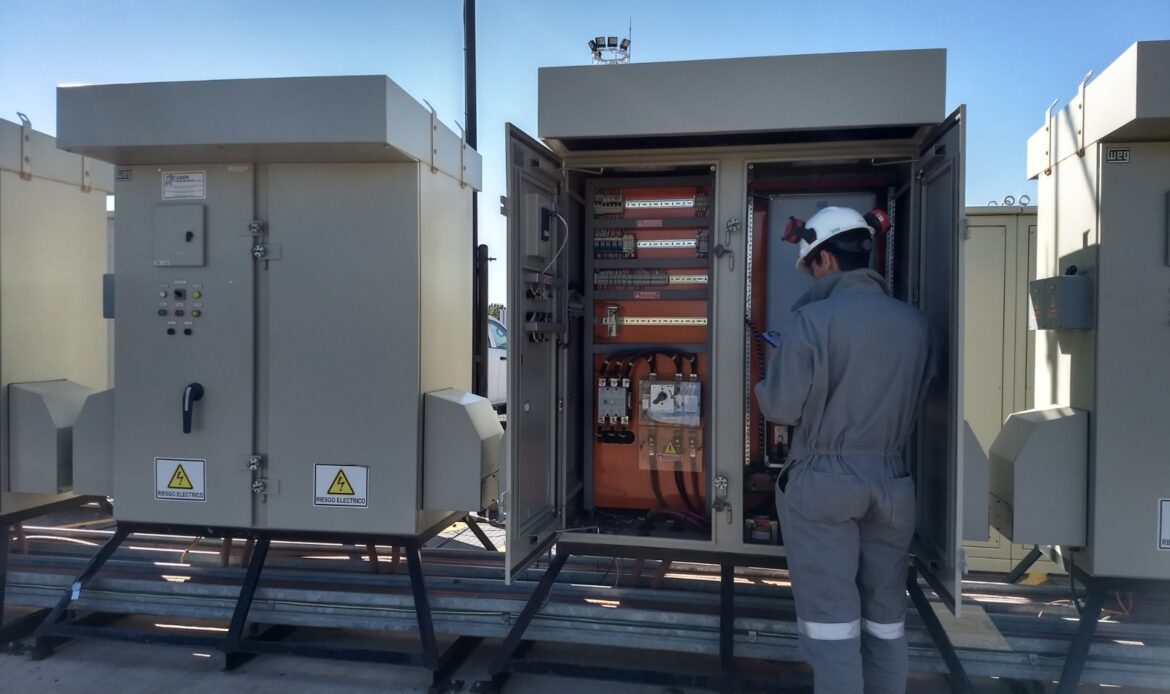 Montaje de tableros petroleros para la industria energética